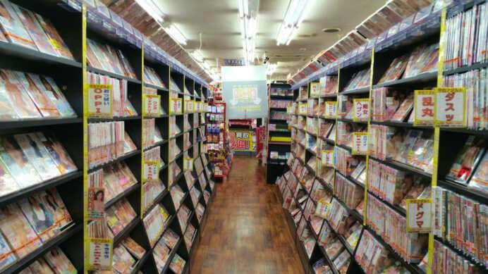 尾島店の中古アダルトDVDコーナー