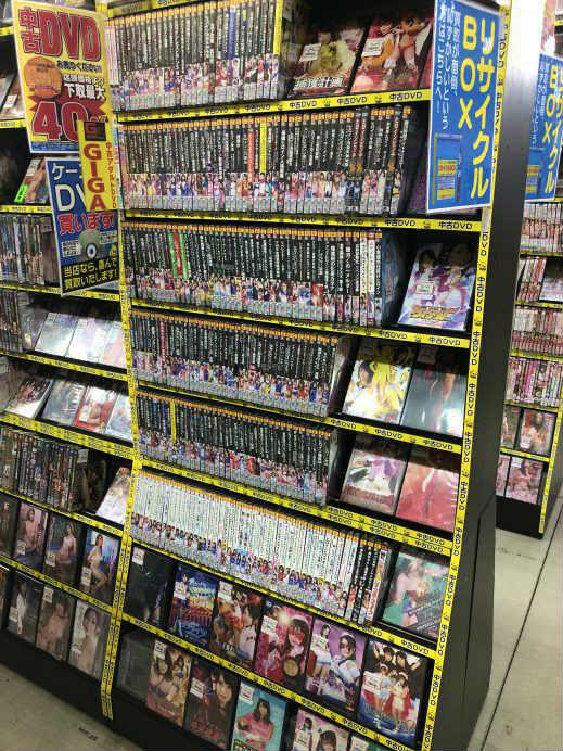 利根書店伊勢崎店の中古アダルトDVDコーナー