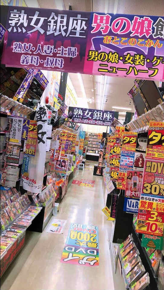 性癖発見100台以上のAVモニター設置